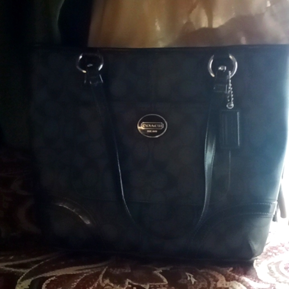 COACH TOTE PURSE - Picture 1 of 5